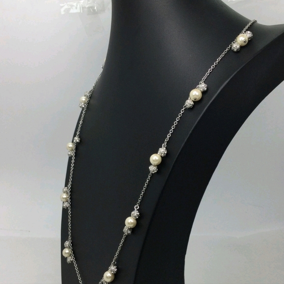 Ann Taylor Faux Pearl & Rhinestone Long Station Necklace 32" EUC - Picture 2 of 5